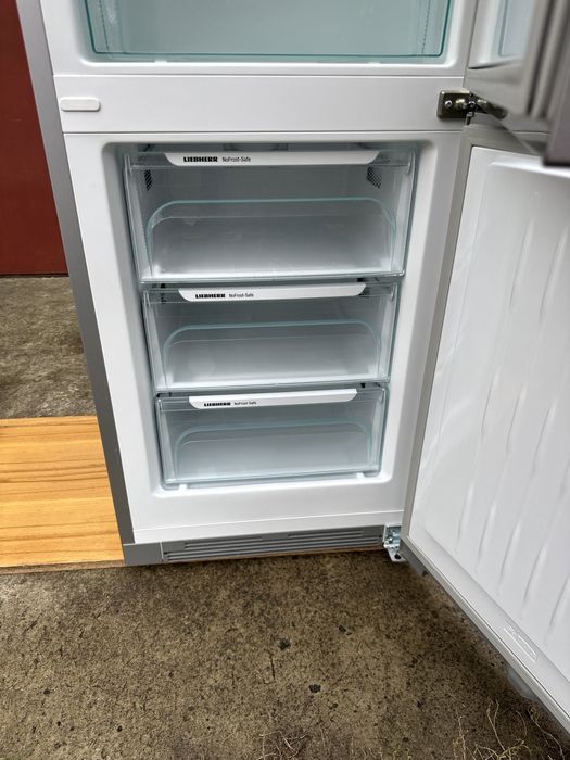 Liebherr CNef4815 холодильник