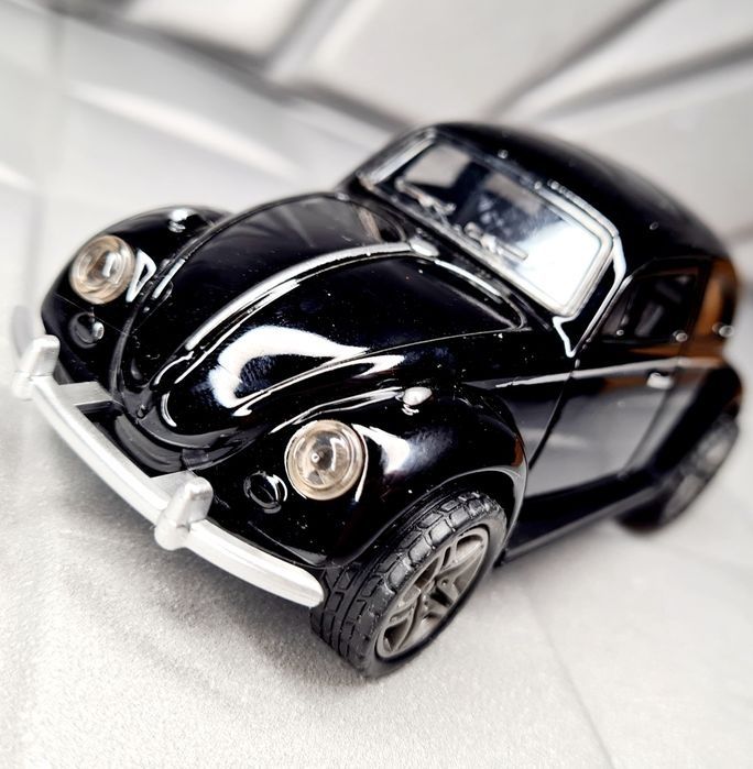 Nowy samochodzik metalowy Volkswagen Garbus czarny - zabawki