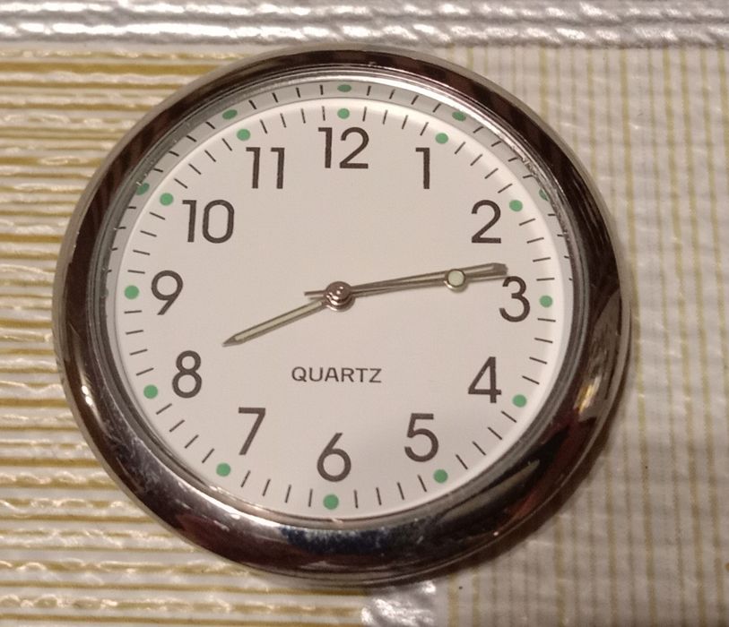 Часы в автомобиль.