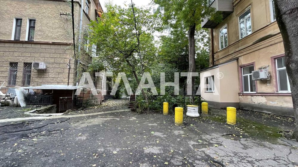 Предлагается квартира в центре Одессы 10 комнат