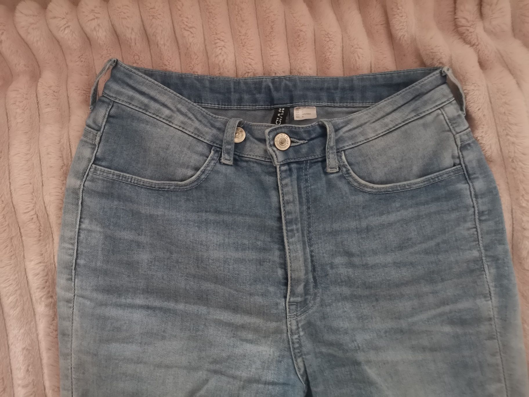 Jasne skinny jeansy z wysokim stanem