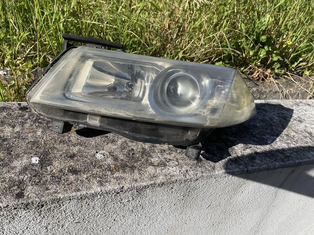 Farol megane 2 lado direito