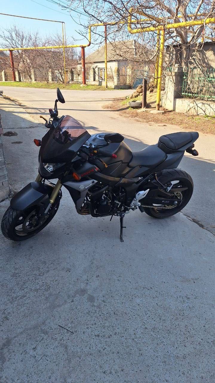 Продам мотоцикл SUZUKI GSR750