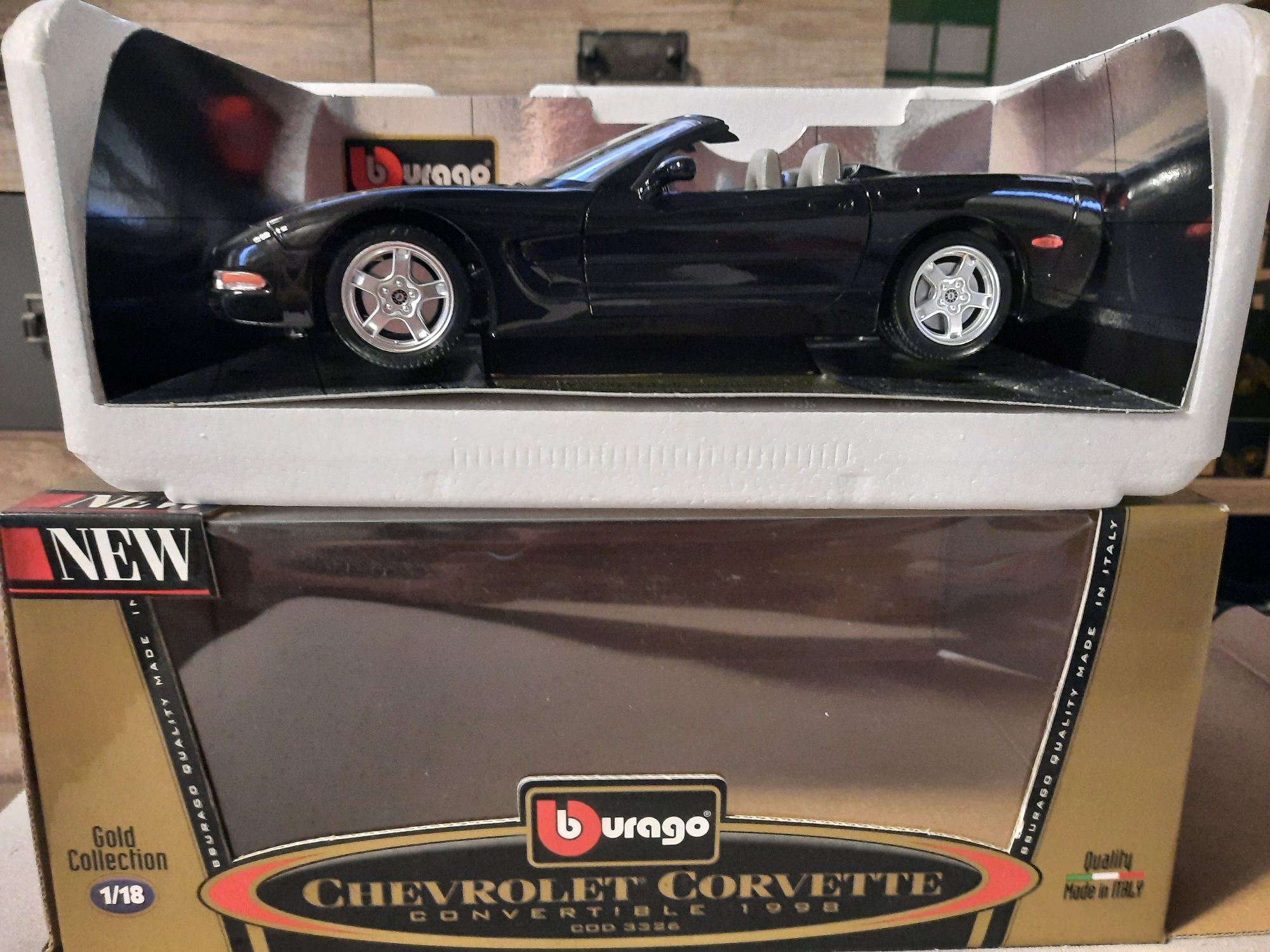Samochód Kolekcjonerski Chevrolet Corvette Convertible Bburago 1:18