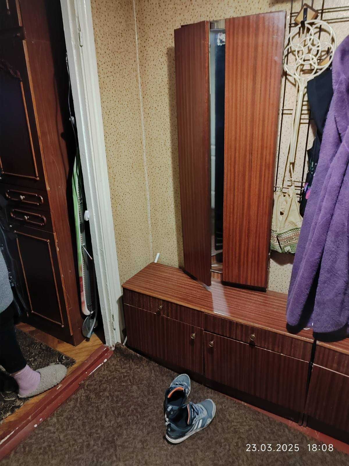 Продам трюмо в гарному стані.
