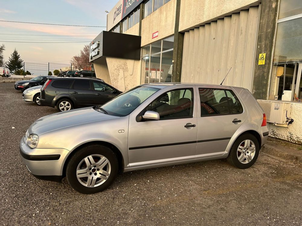 Volkswagen golfmk4 bom estado com pneus e tela novos