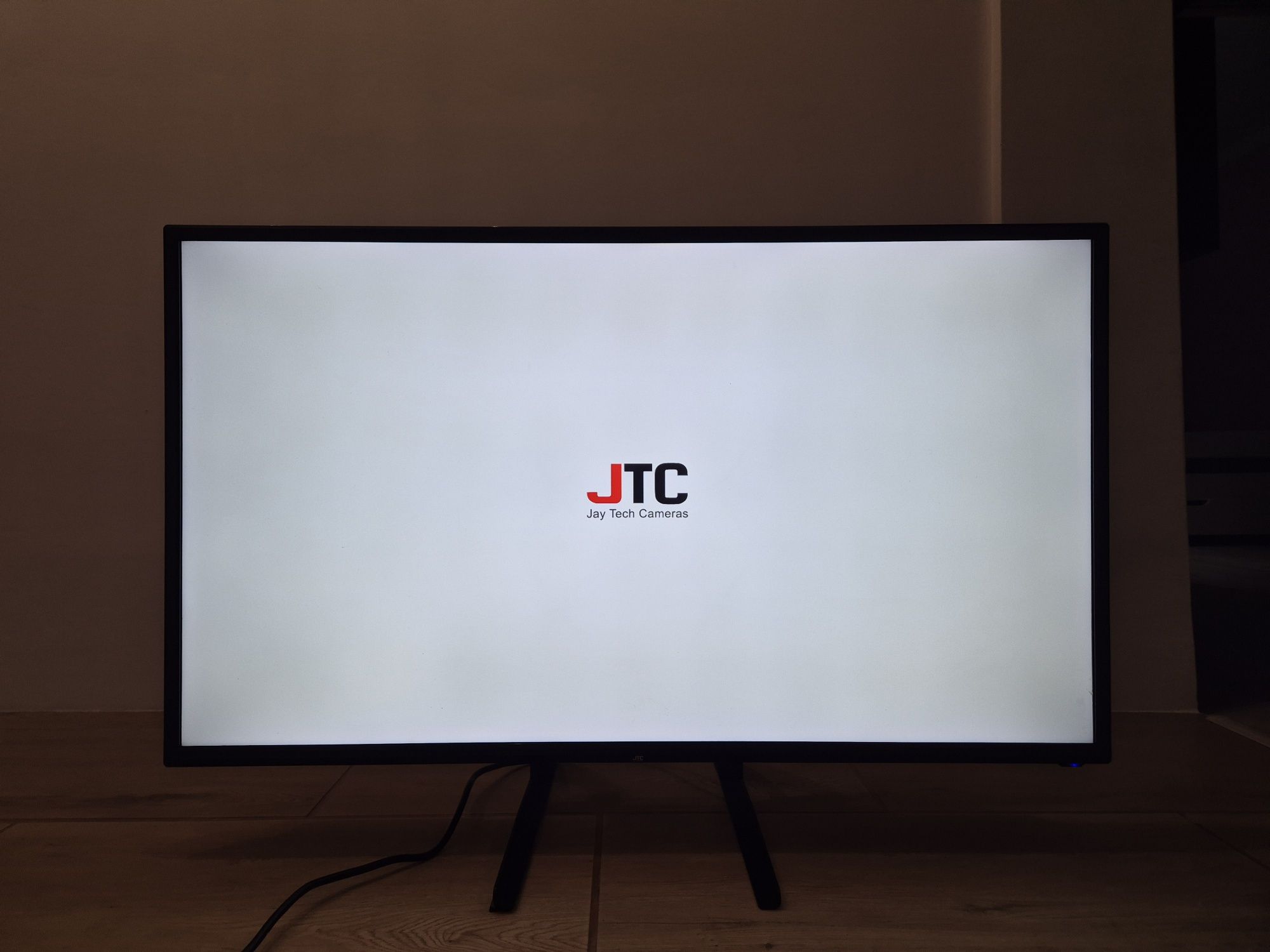 Telewizor 40 cali, full HD, bez uszkodzeń, super stan wizualny, pilot