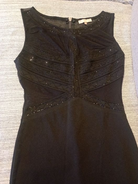 Elegancka sukienka z kołnierzykiem 36