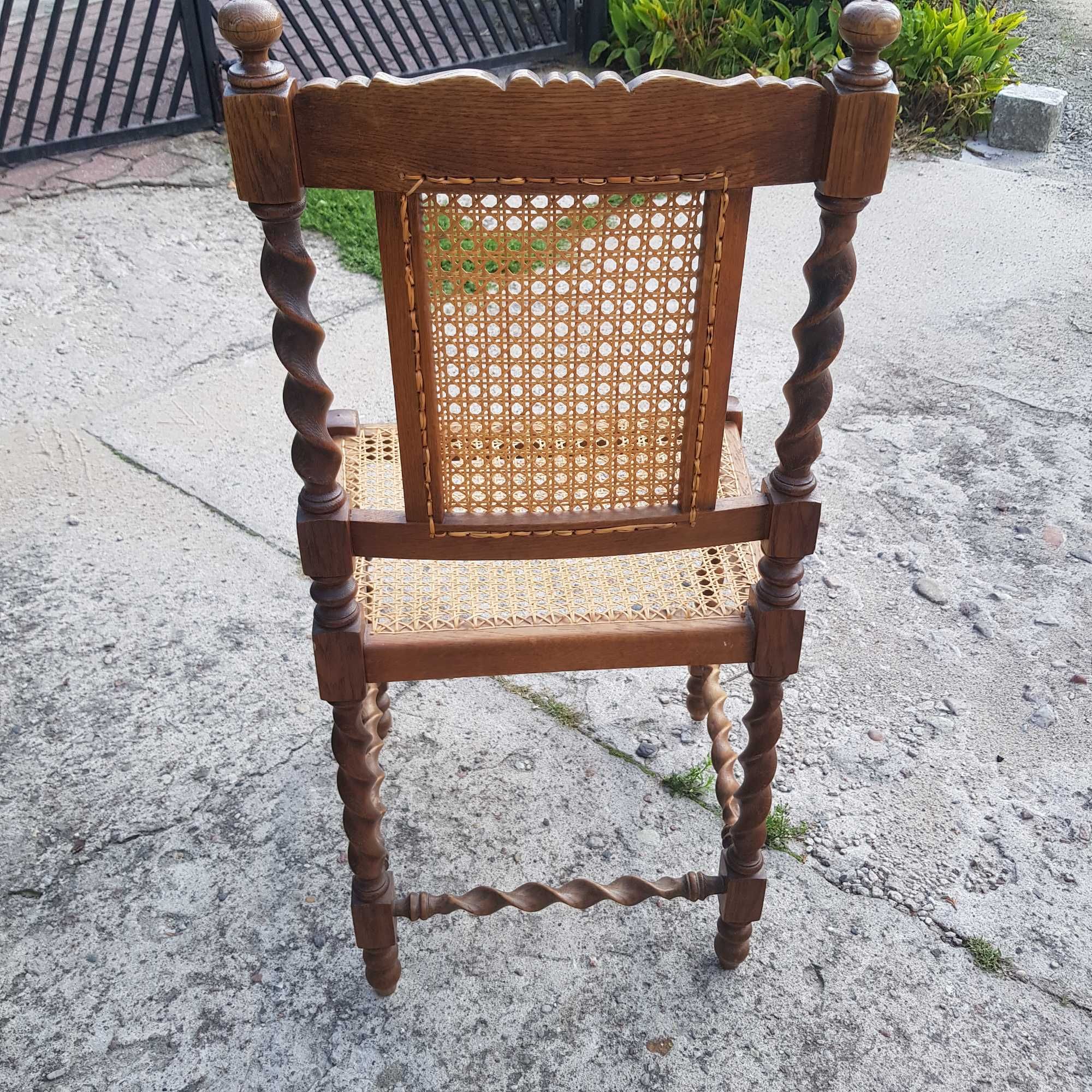 Bardzo stare antyczne krzesło