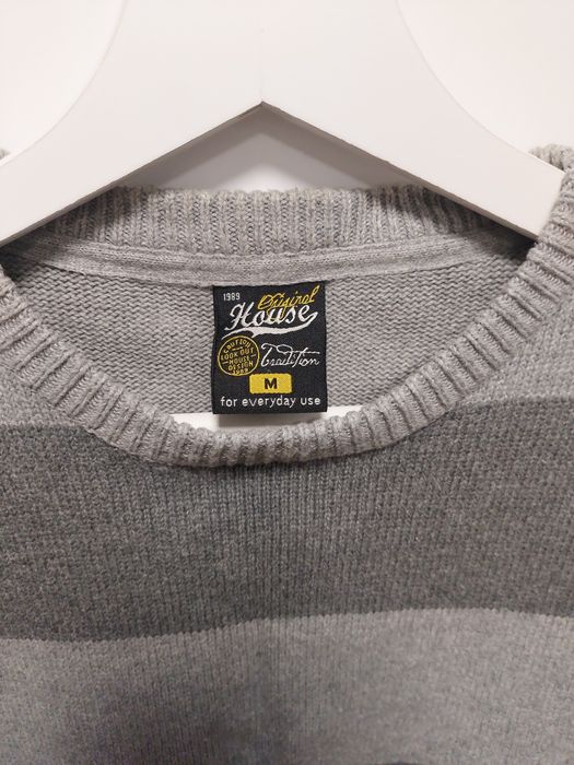 Męski sweter klasyczny okrągły dekolt wzór w paski ciepły chłodne dni