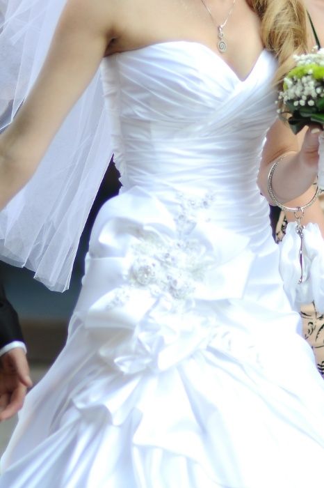 Весільна сукня для щасливої нареченої