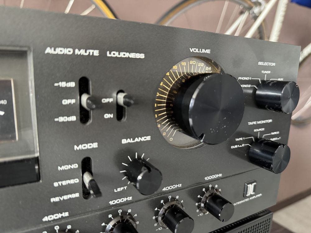 Топовий підсилювач Akai 2950