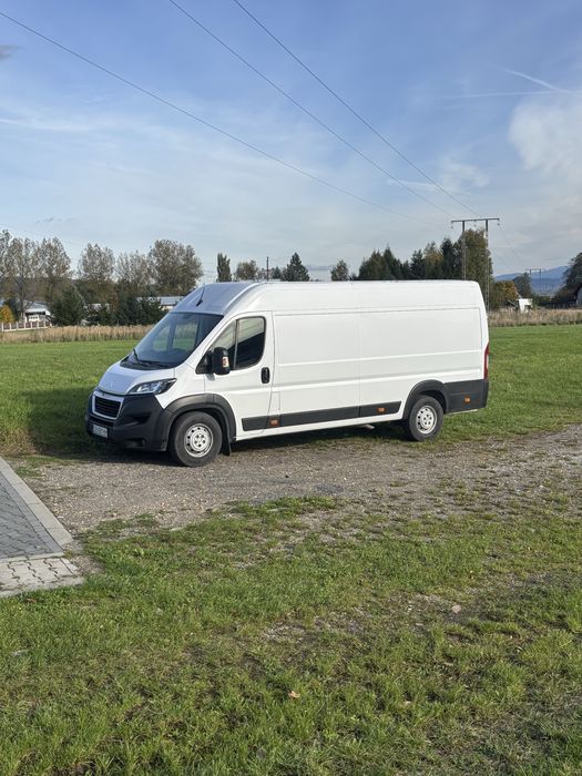 Wypożyczalnia samochodód busa 9-osobowy Renault Traffic