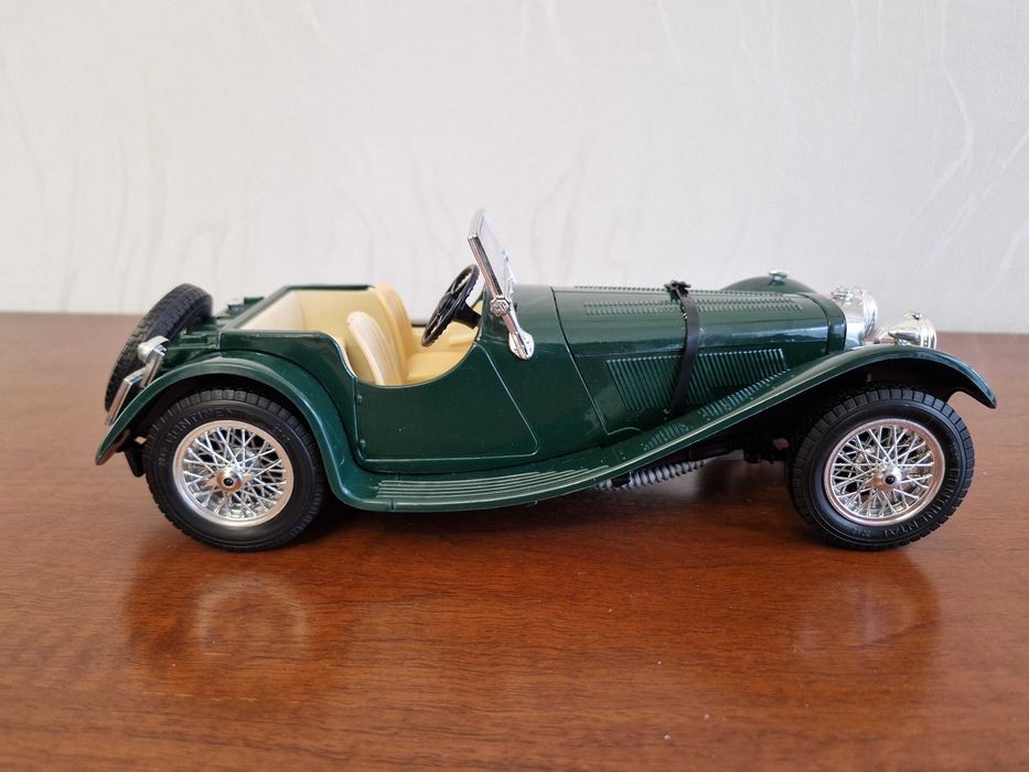 Лот №53. 1948 Jaguar SS100. масштаб 1/18 Bburago