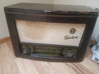 Stare radio z gramofonem  Preludium
