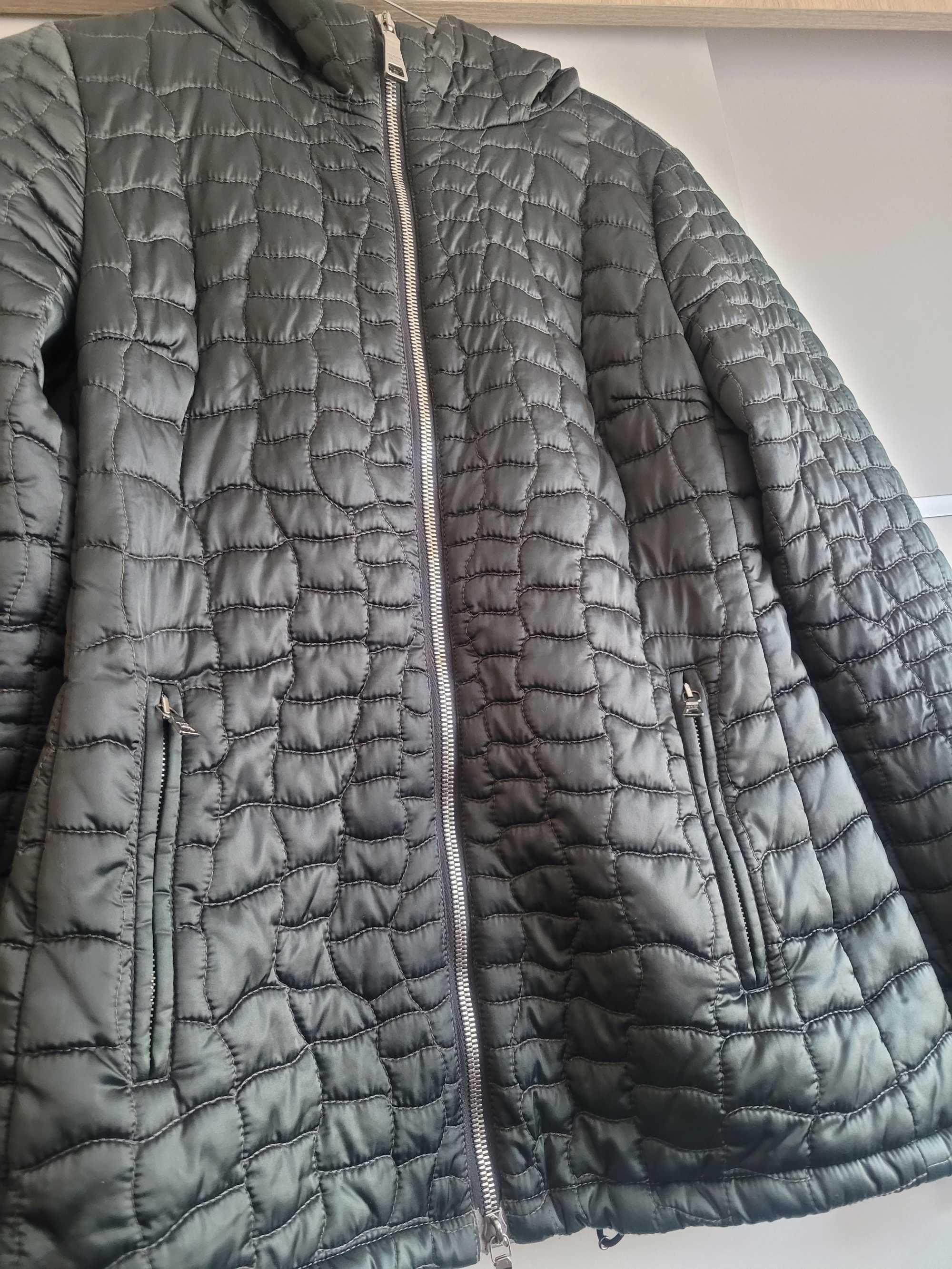 Super ultra lekka  elegancka cienka kurtka z kapturem Prada