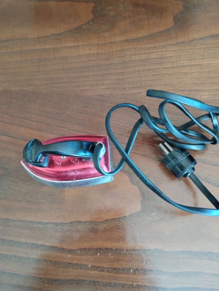 Mini ferro de engomar de viagem