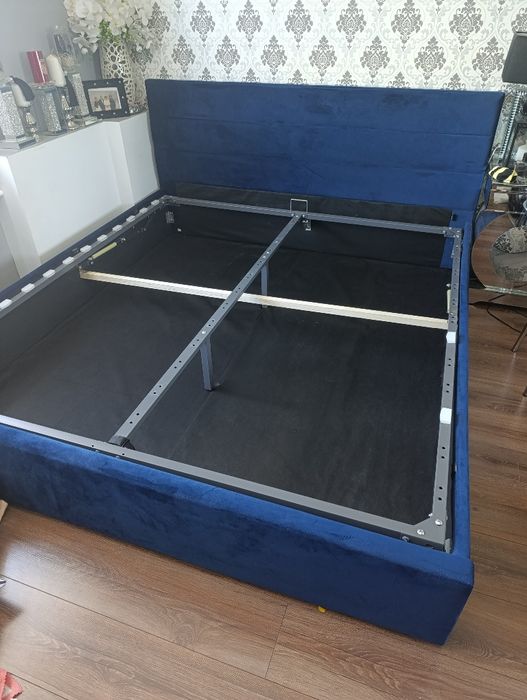 Łóżko tapicerowane