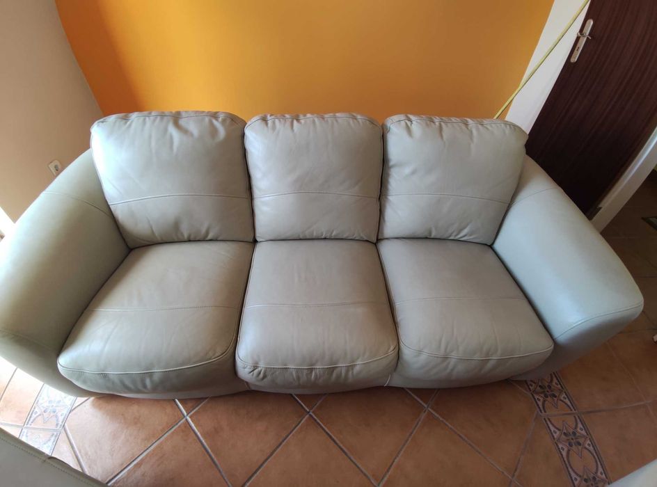 Sofás em pele como novos