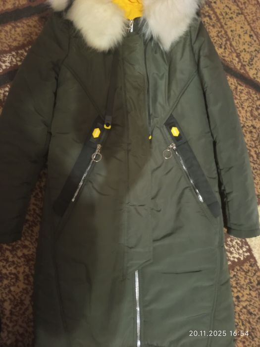 Теплюща зимова куртка