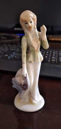 Antyczna figurka porcelanowa damy z kapeluszem