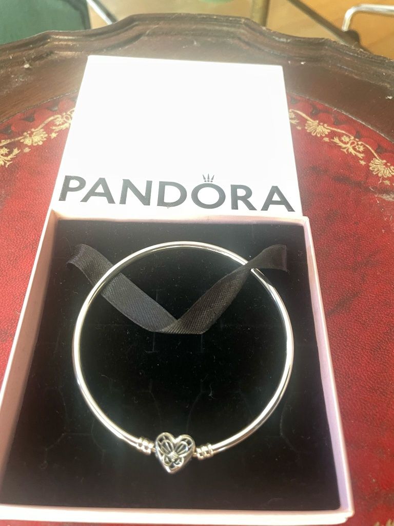 Pulseira da Pandora, ainda na caixa, tamanho 21