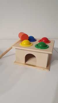 drewniane pudełko z kulki Montessori