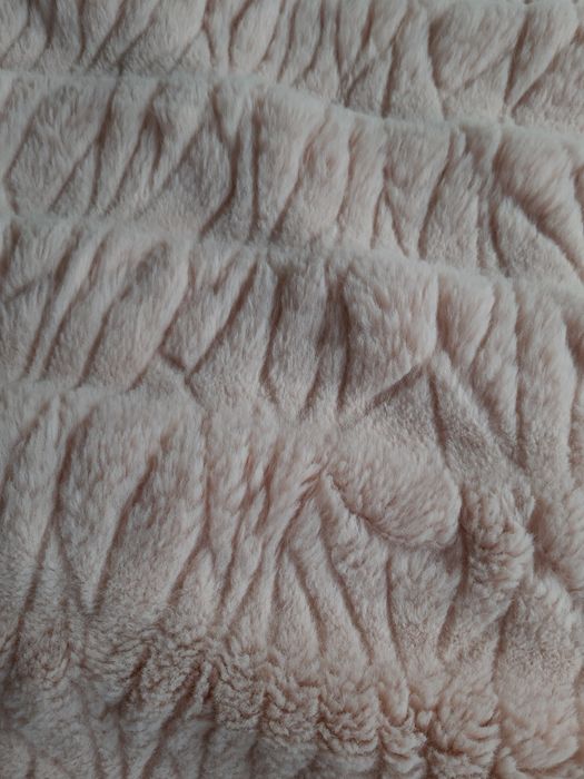 Koc kocyk różowy jasny delikatny ok 170x 123-5cm blady róż Rachel Zoe