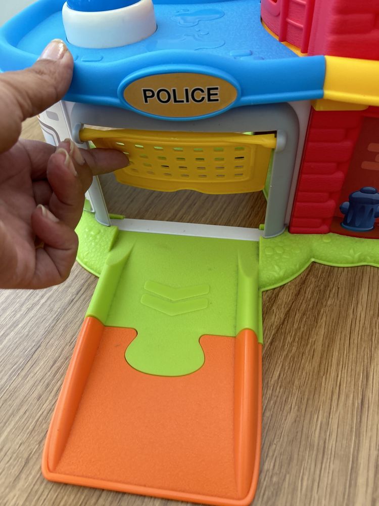 Brinquedo Estacao policia e bombeiros chicco