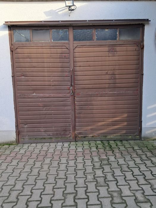 Sprzedam drzwi do garażu / pomieszczenia gospodarczego / szopy + rama