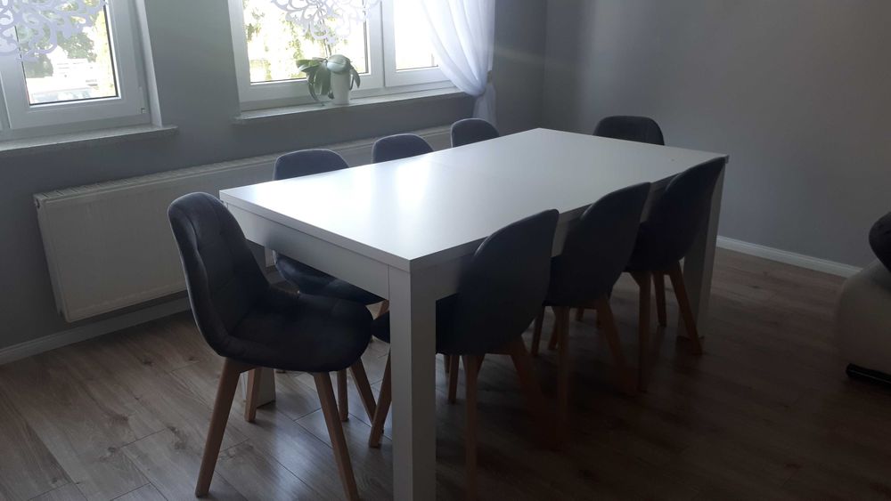 Stół rozkladany Grand plus krzesła skandynawskie