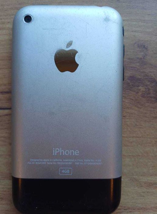 iPhone 2g w pełnym komplecie