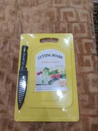 Дощечка кухонна із ножем