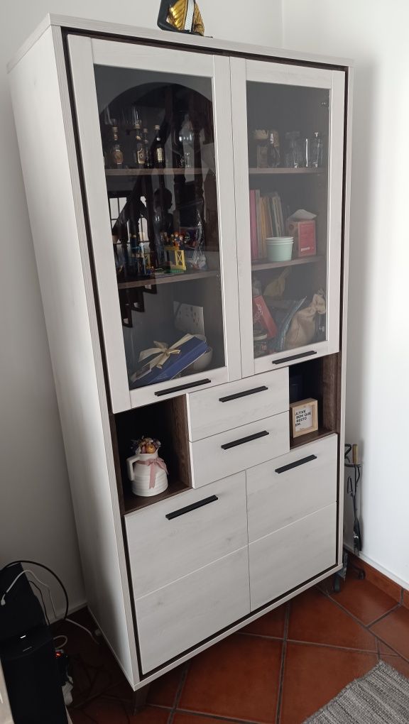 Móvel de sala louceiro