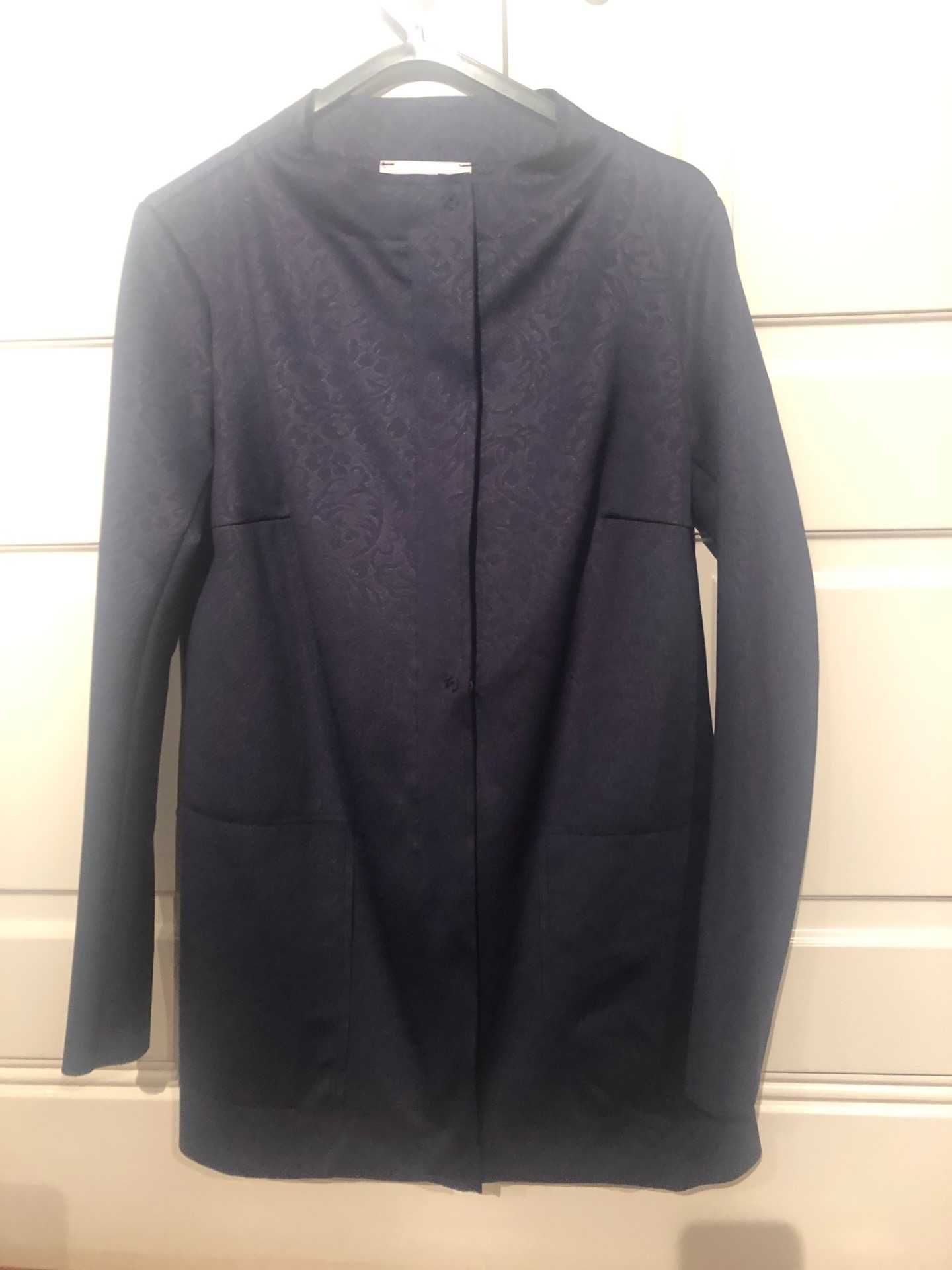 casaco azul  em malha com padrão muito original marca SISTE`S