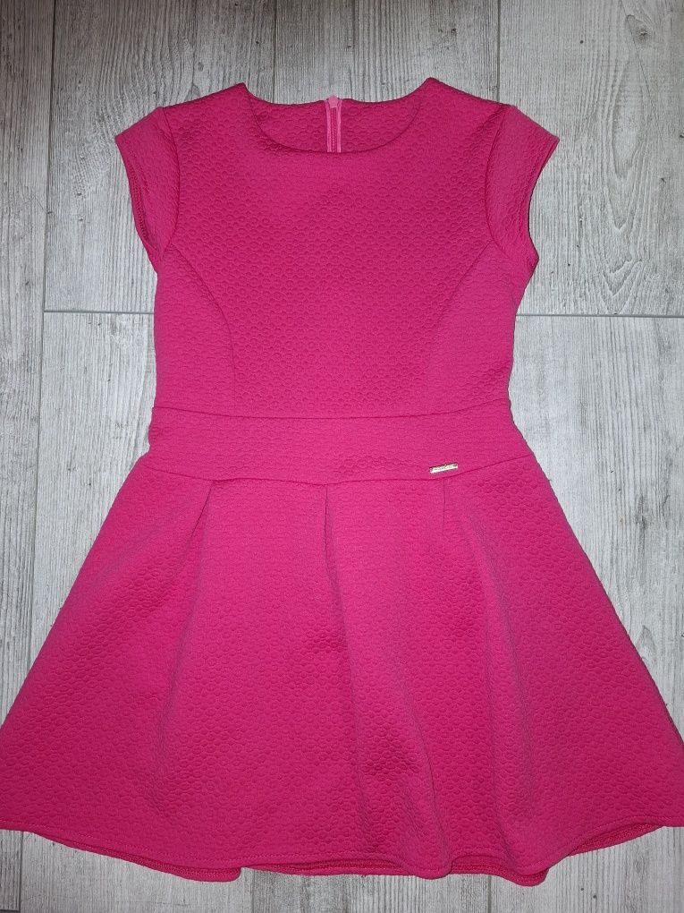Malinowa różowa sukienka dla dziewczynki roz 134