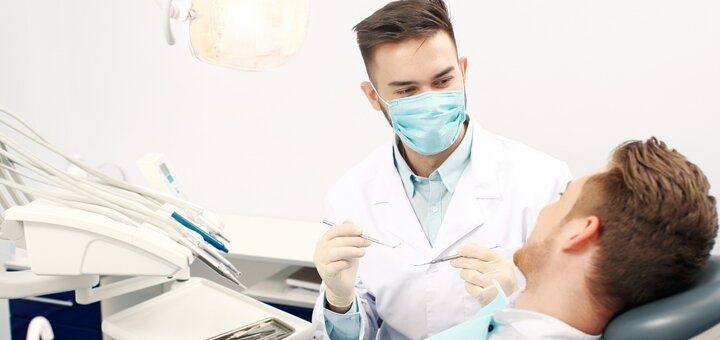 Стоматолог м.Харківська