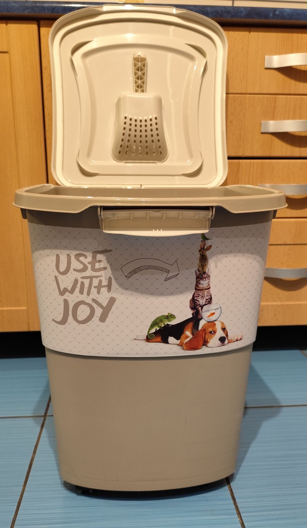 Pojemnik na karmę 38l Rotho Archie Use with joy