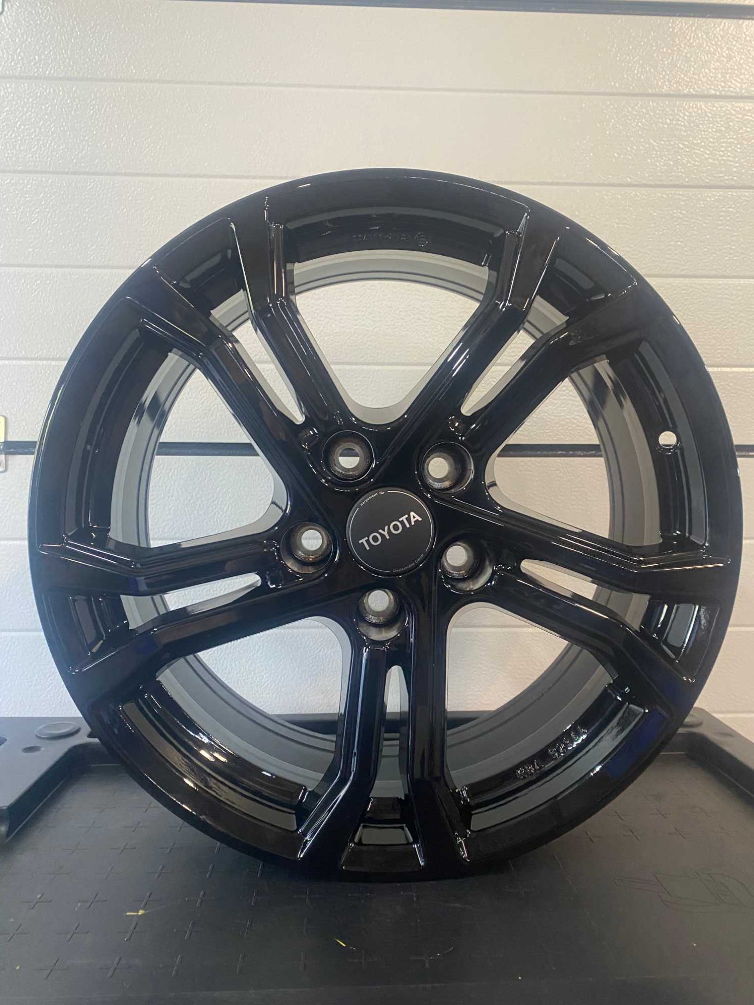 Felgi 17 5x114,3 Toyota Auris Avensis Camry C-HR Corolla RAV4 Czarne