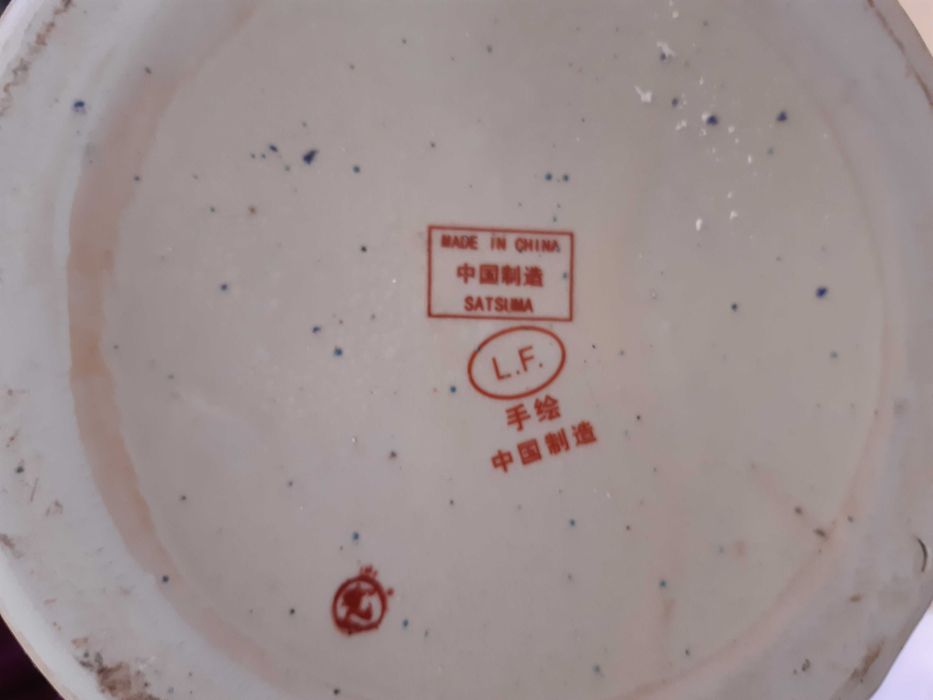 Vasos e Pratos  Orientais Porcelana Sat-Suma Motivos  Pintados a Ouro