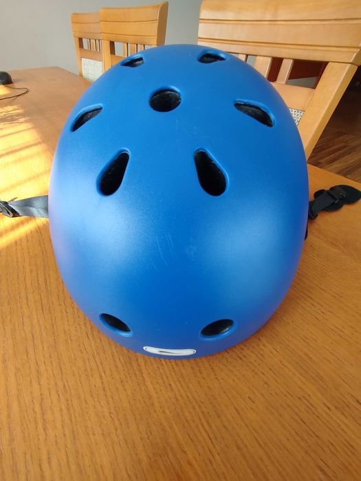 Kask Crivit z lampką LED na rolki, hulajnogę lub rower