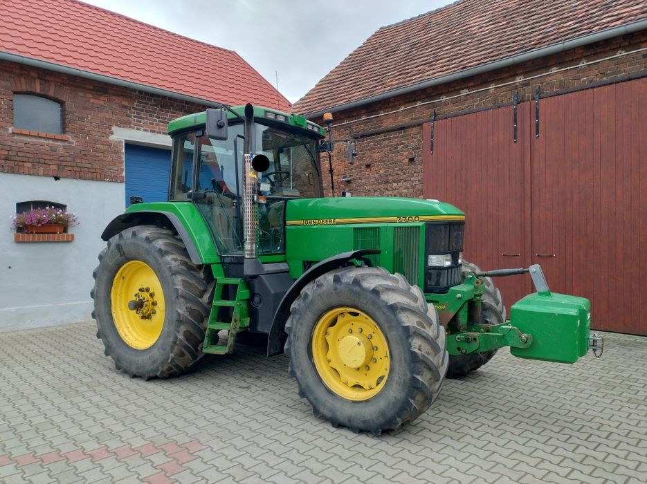 Ciągnik John Deere 7700