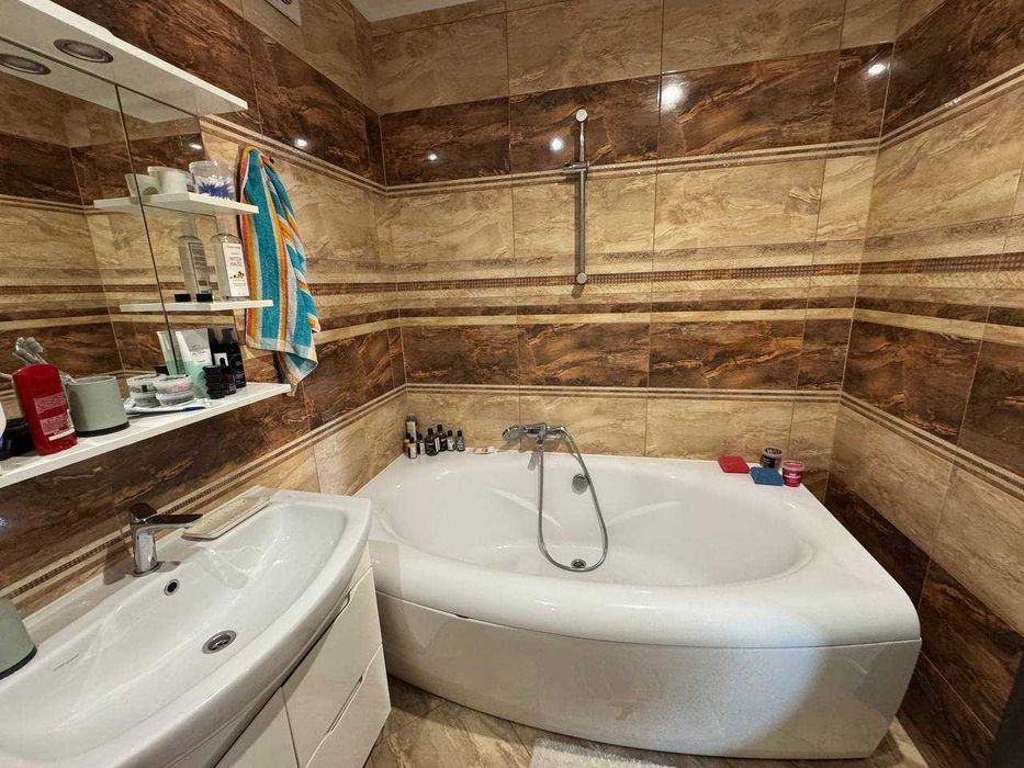 Продаж трьох кімнатної квартири