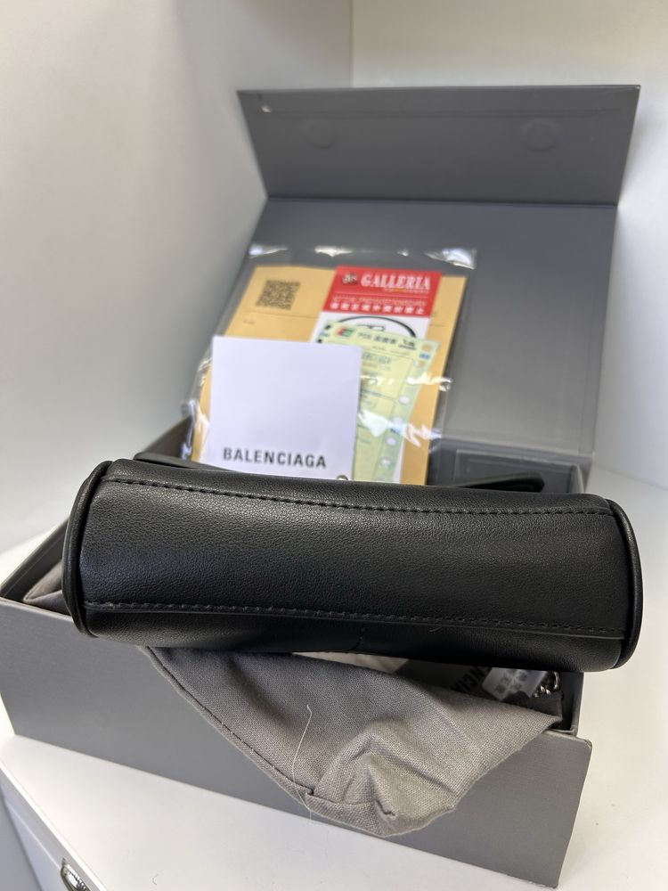 Сумочка в стилі Balenciaga