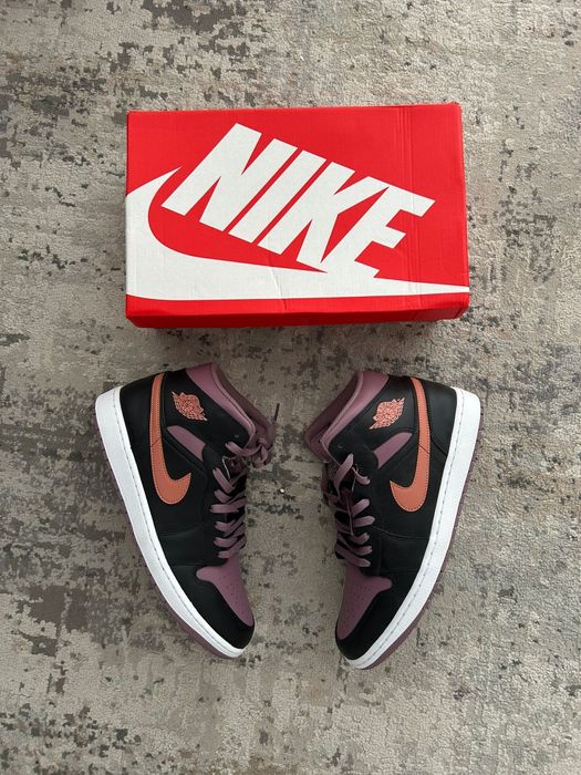 Air Jordna 1 Mid SE - Preto e Roxo