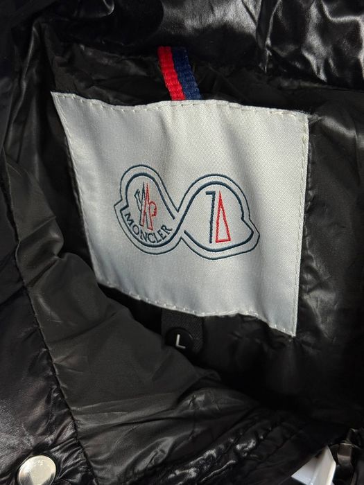 Пуховик Moncler // фірмова фурнітура