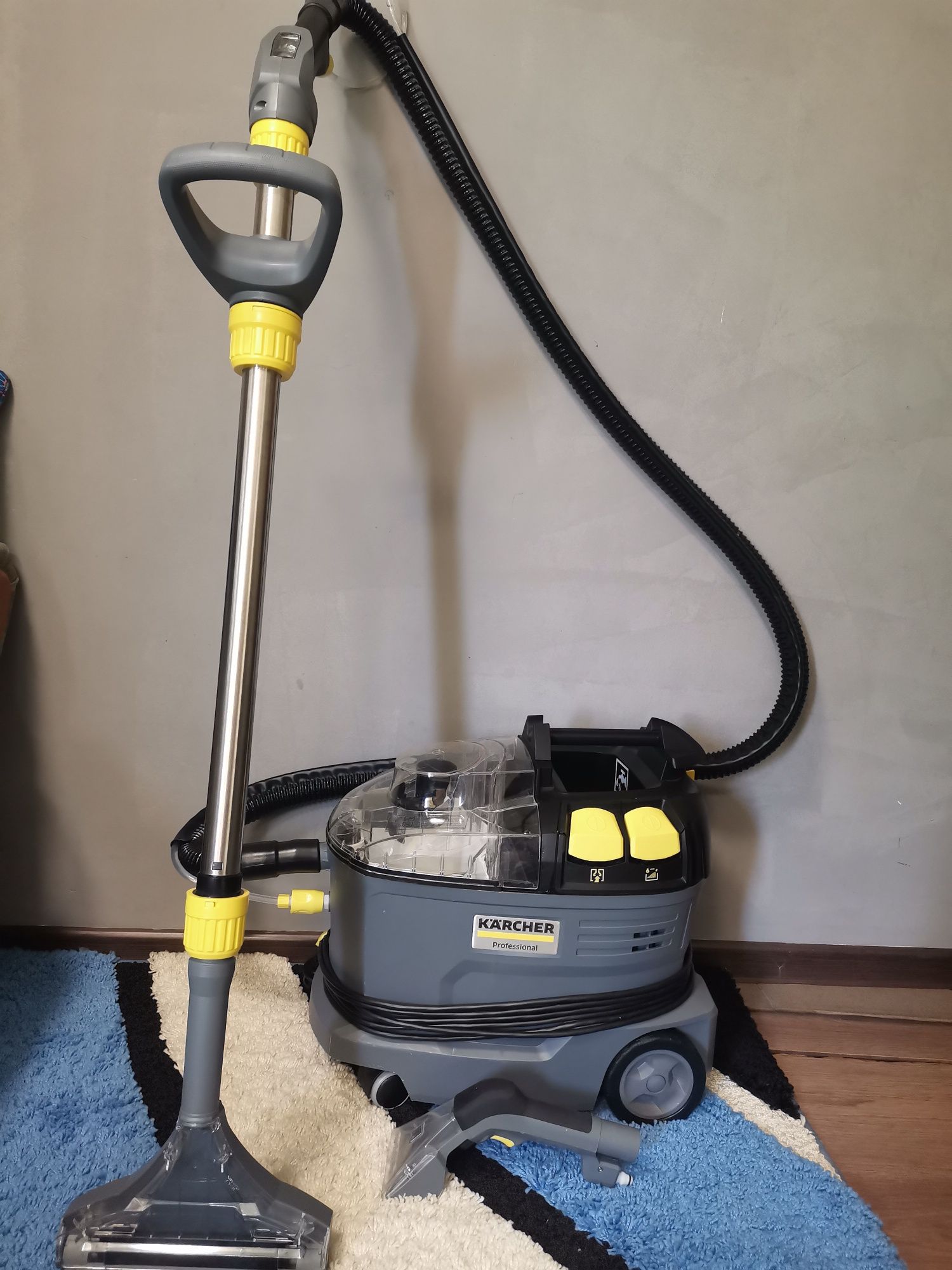 Аренда моющего пылесоса Karcher Puzzi 100 / Puzzi 8/1  для химчистки