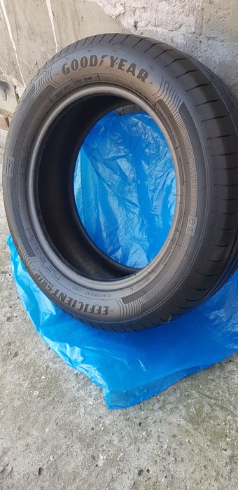 Резина, шини Goodyear 215 60 R17