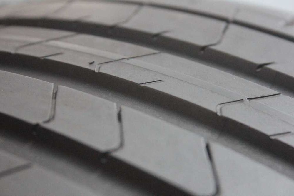 235/40/19 Pirelli P Zero elect 235/40 R19 96W XL 2022r