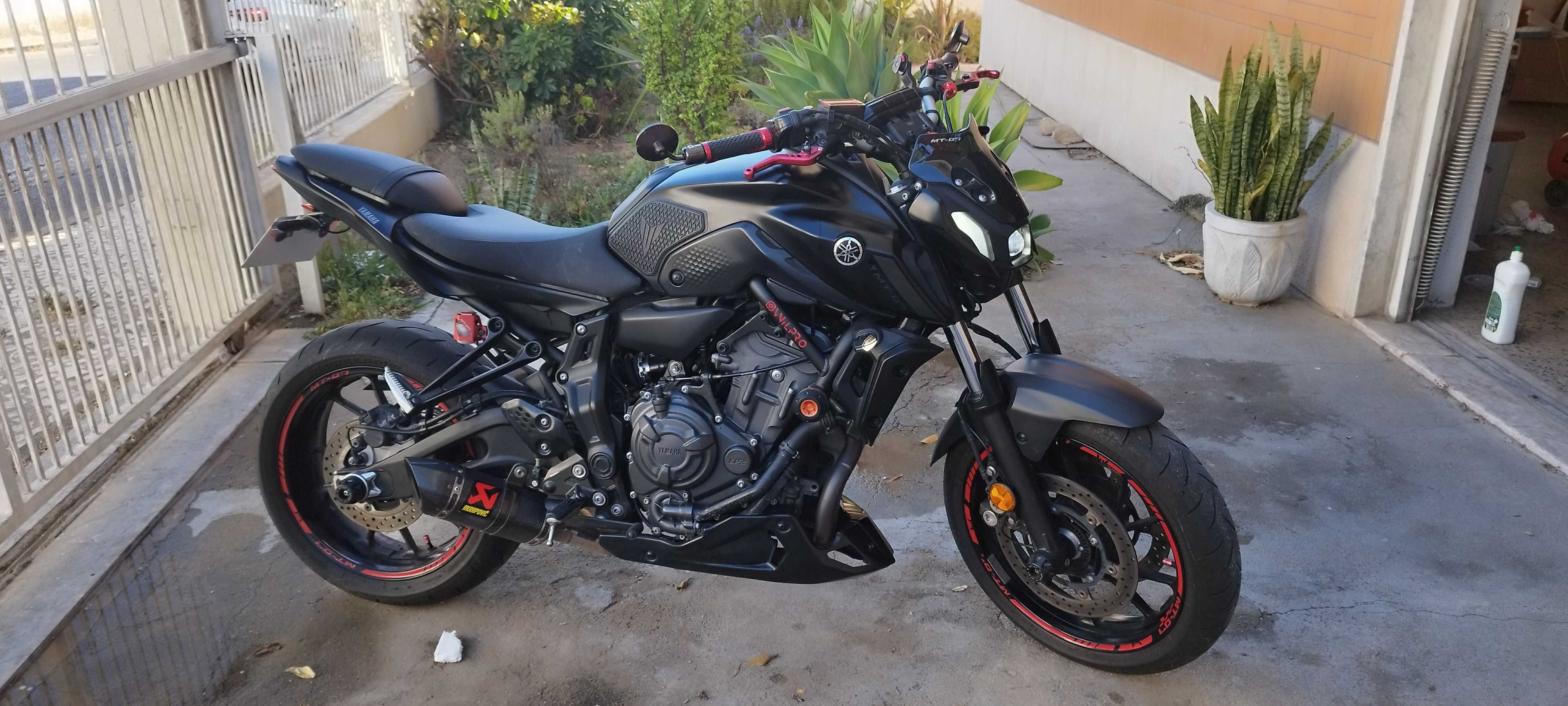 MT 07 - 2021 - 20k kms - Full Extras- OPORTUNIDADE
